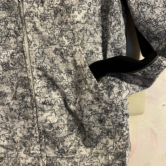 Superman size medium zippered hoodie. - Picture 5 of 7